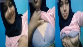 Bokep Indo Abg Hijab Cantik Pamer Toket Mulus